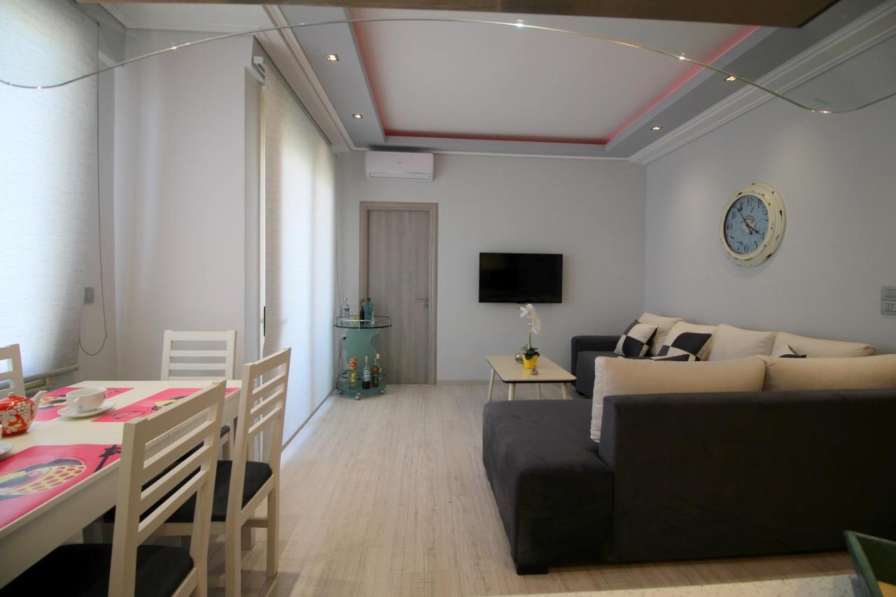 Luxury Seafront Apartments Sarandë Eksteriør billede