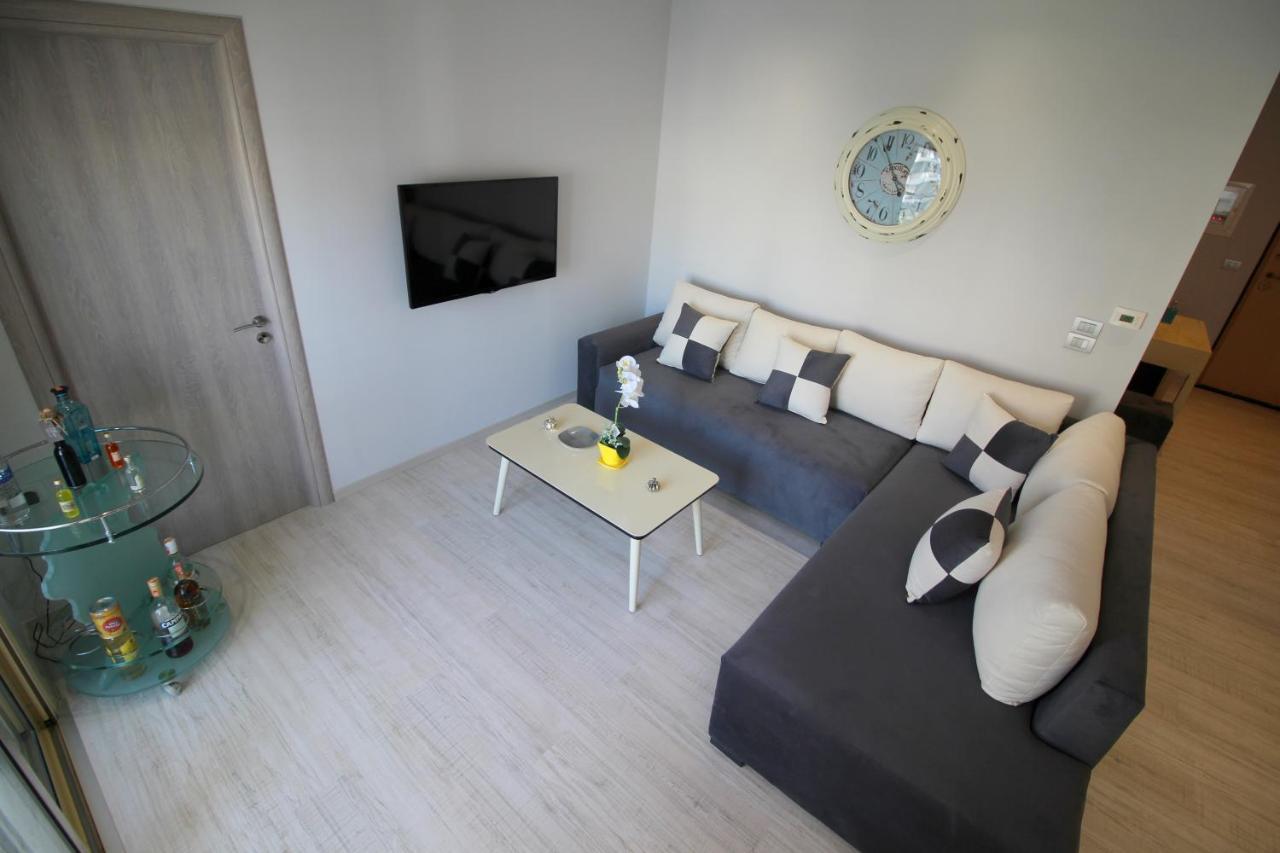 Luxury Seafront Apartments Sarandë Eksteriør billede